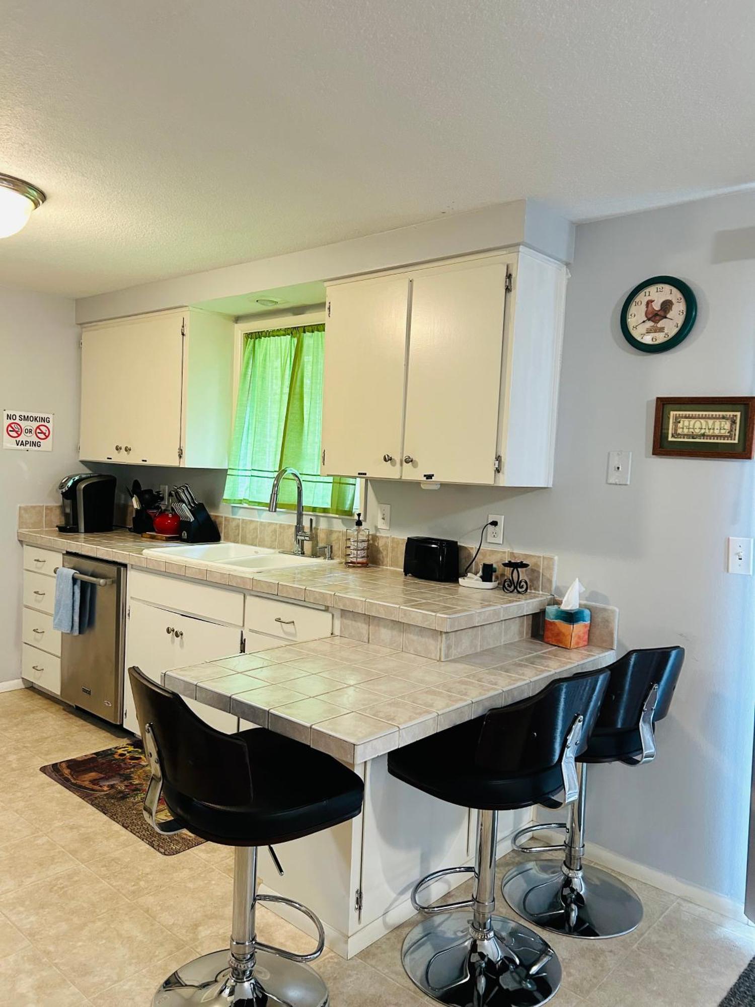 Emerald 3 Bedroom 1 Bath * Eugene