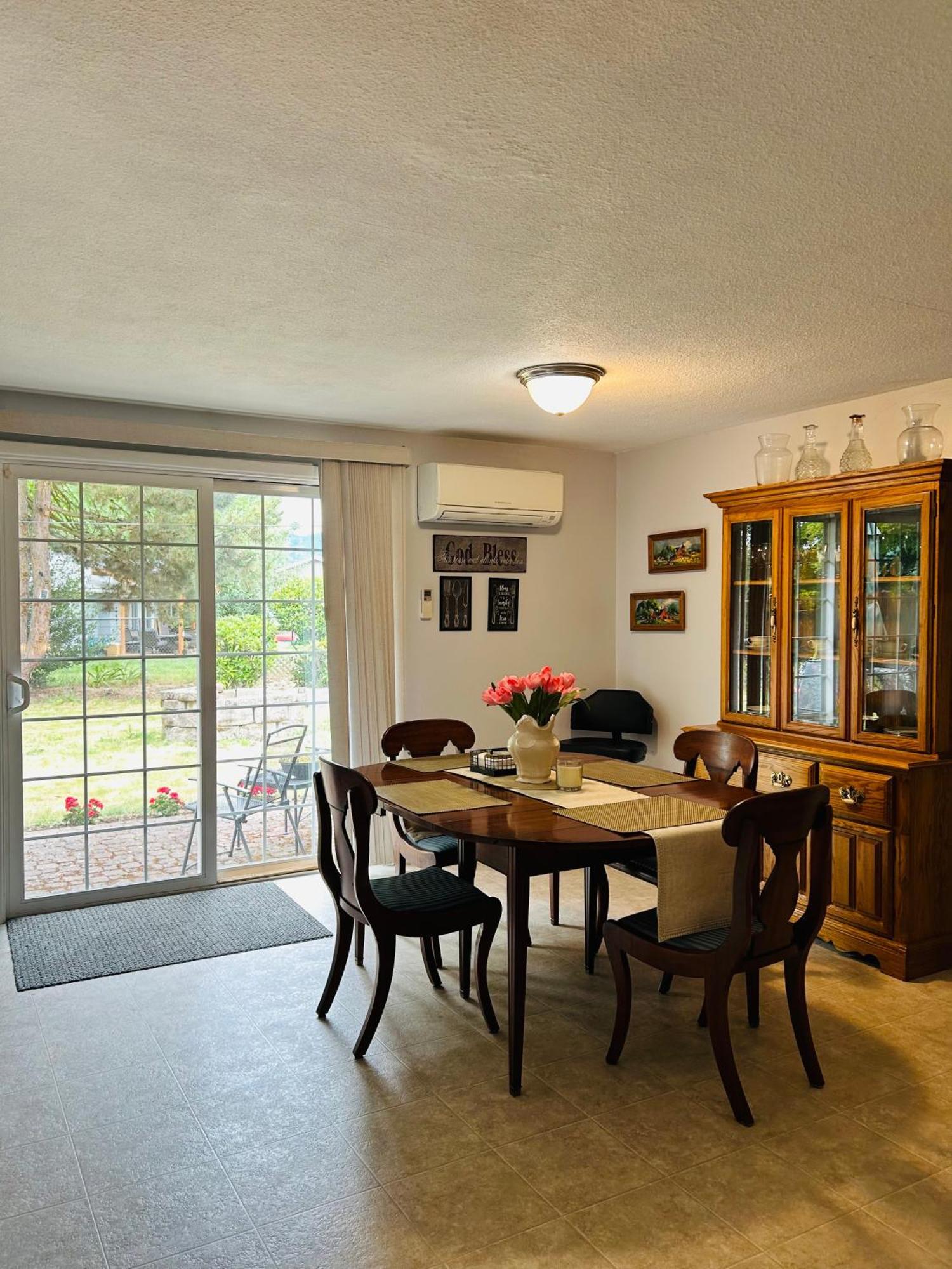 Apartment Emerald 3 Bedroom 1 Bath *