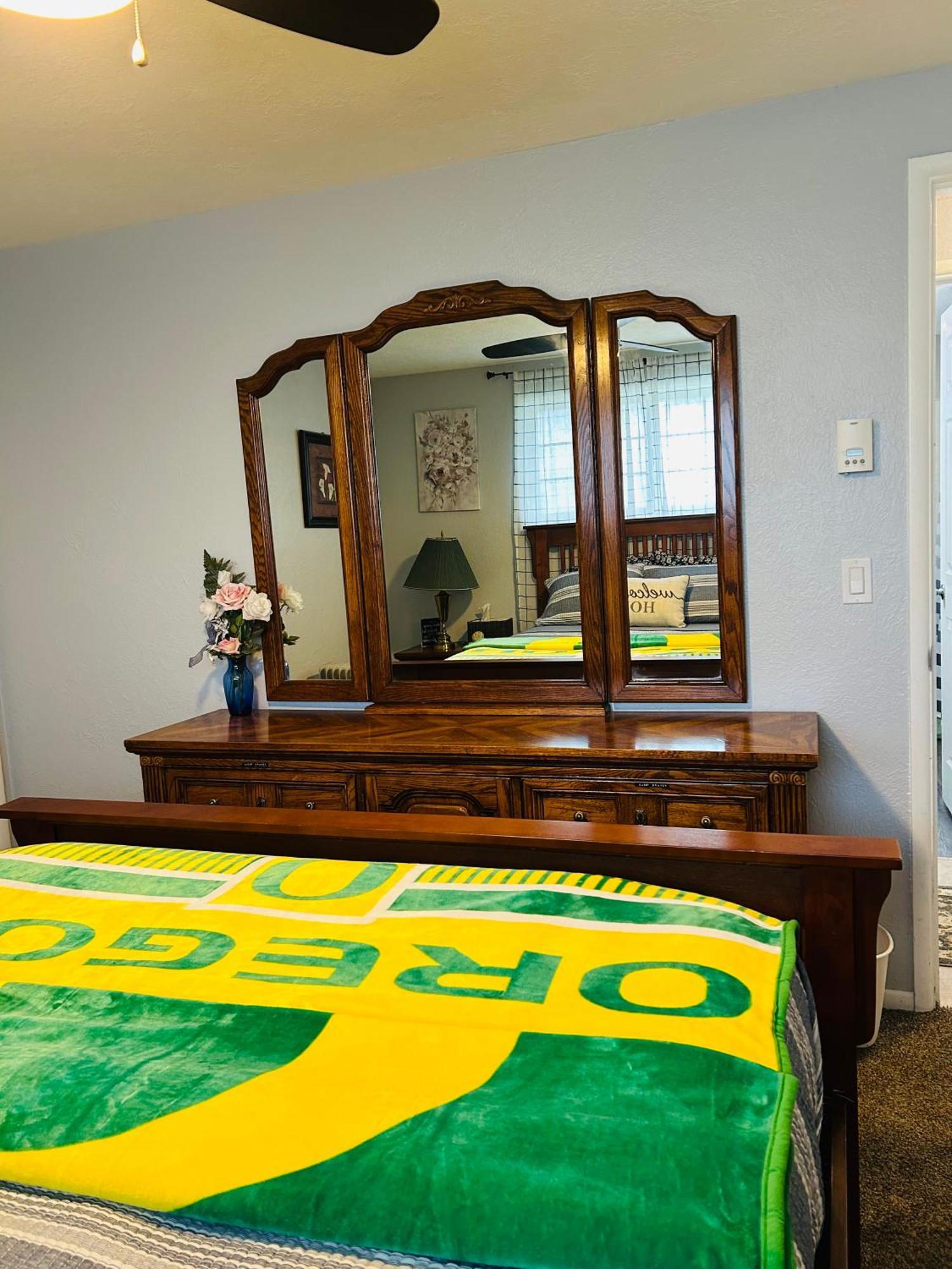 Emerald 3 Bedroom 1 Bath * Eugene